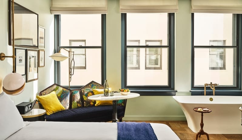 La Perla - Courtyard View Salon Detail